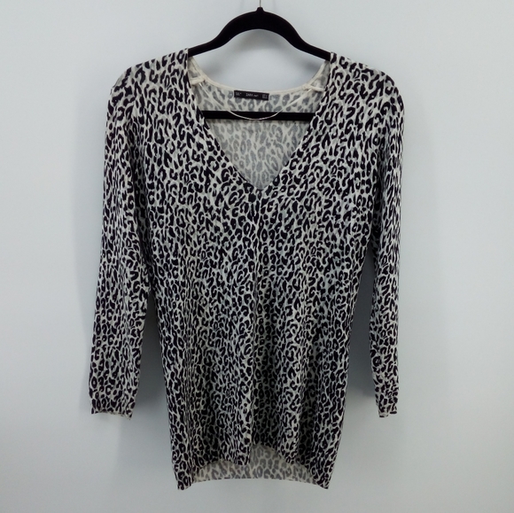 Zara Knit Snow Leopard Top Small V-Neck Ribbed Hem - Picture 1 of 9